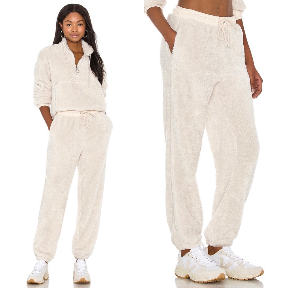 LPA Sherpa Fleece Plush Jogger Sweatpants in Natural Cream
